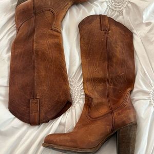 Womens 8 Frye boots. Worn once. Western almond toe